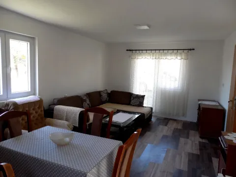 Izdavanje, kuća, 60m², Kakaricka Gora, Podgorica - image 7
