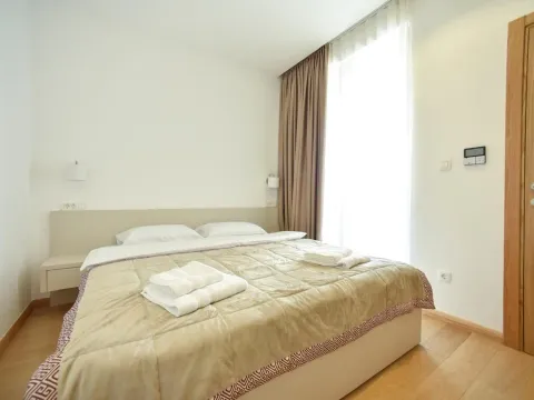 Rent, two bedroom apartment, 73m², Budva, Crna Gora - image 5