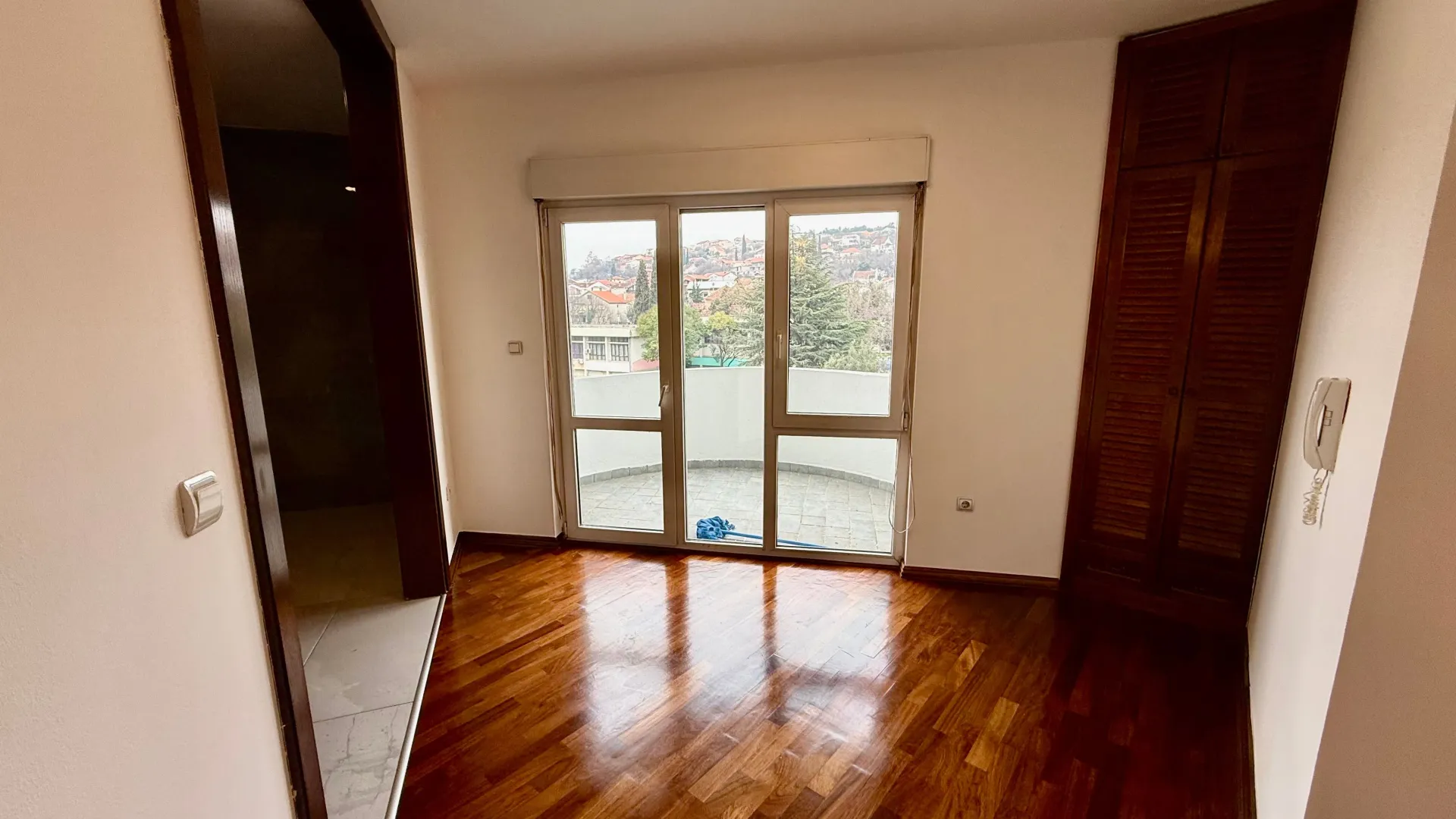 Prodaja, dvosoban stan, 90m², Preko Morače, Podgorica