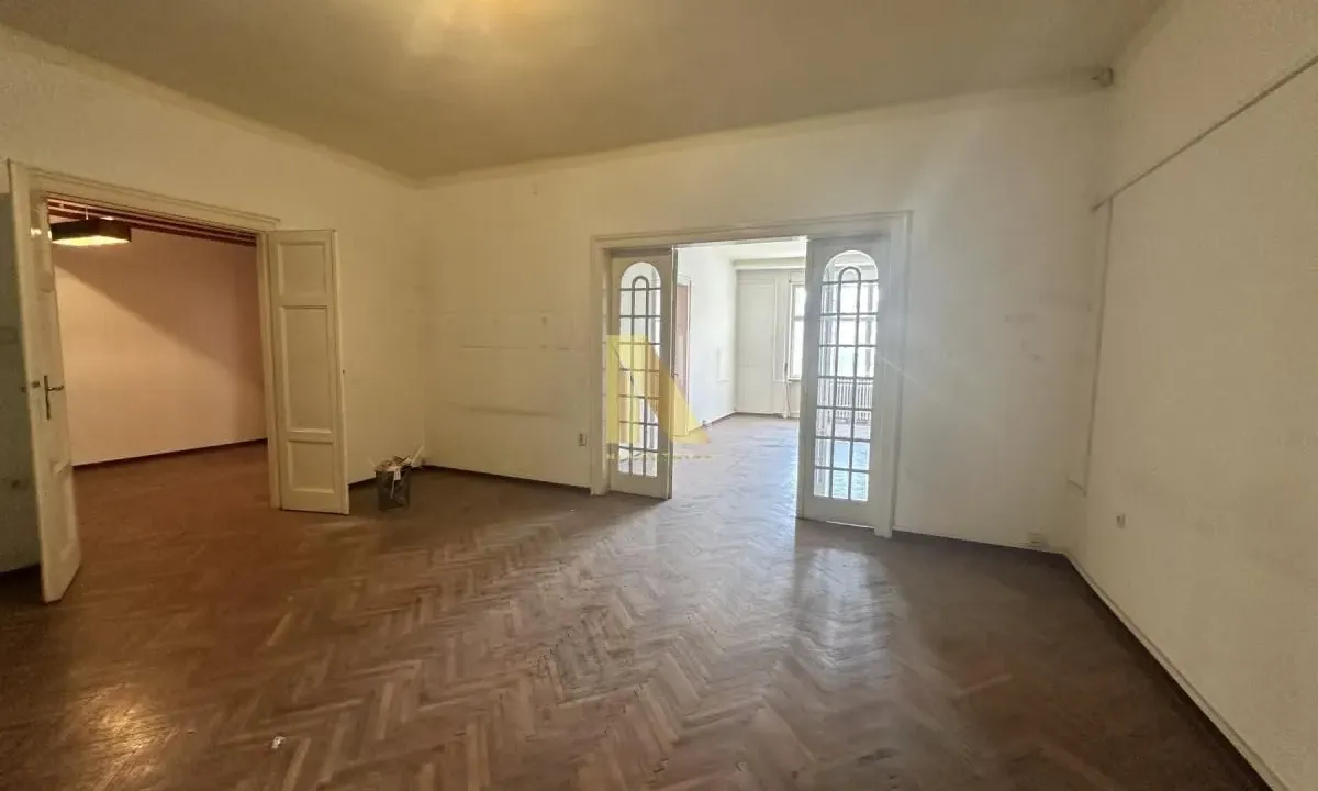 Izdavanje, četvorosoban stan, 163m², Centar, Novi Sad