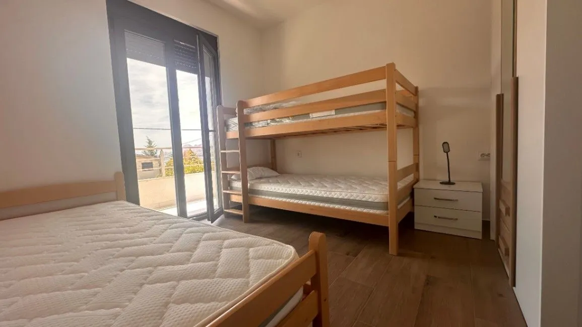Izdavanje, kuća, 238m², Dobre Vode, Bar