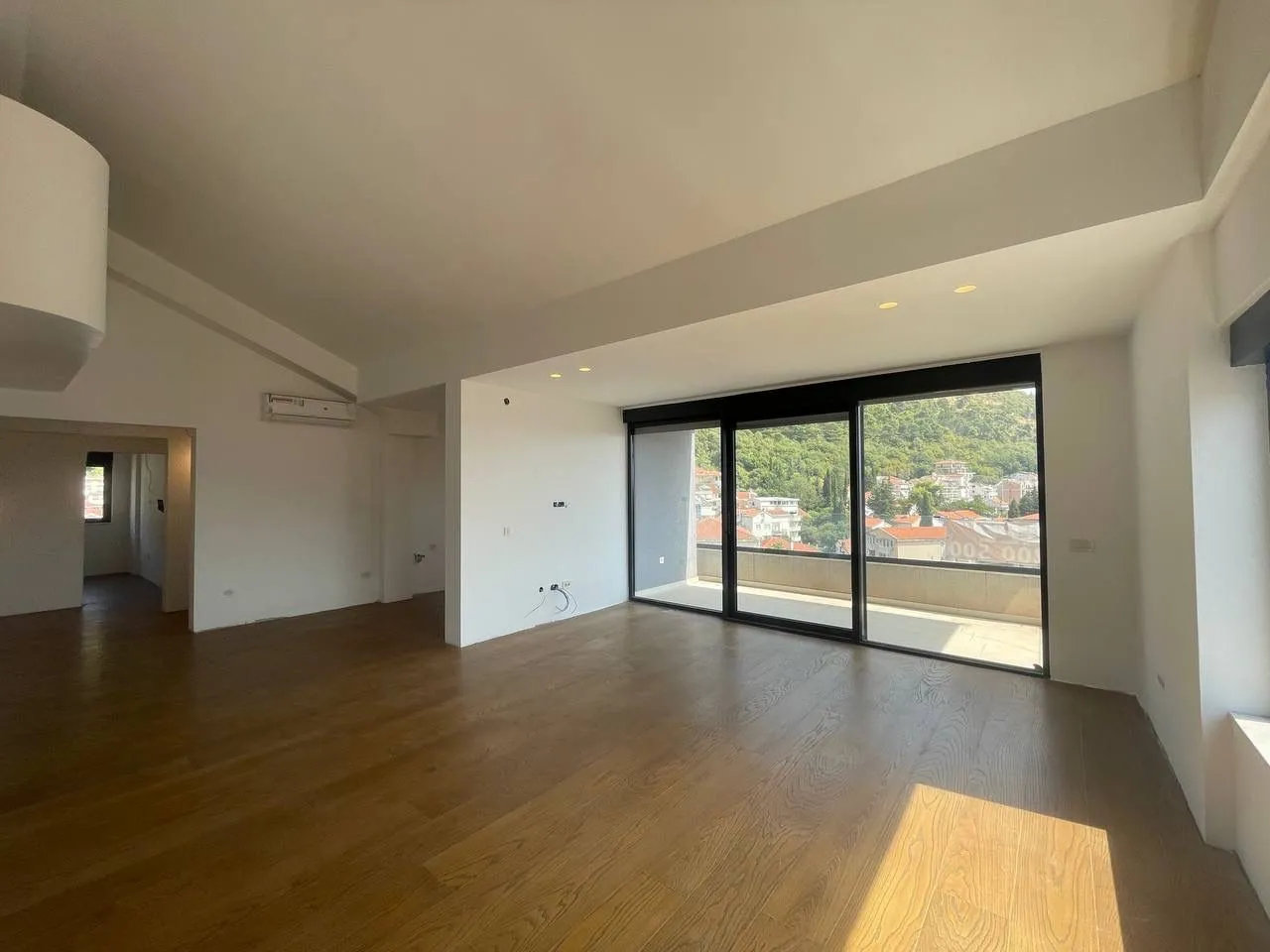 Prodaja, trosoban stan, 155m², Centar, Budva
