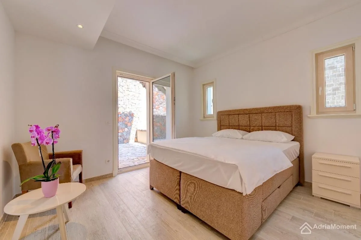 Prodaja, dvosoban stan, 143m², Radovići, Tivat