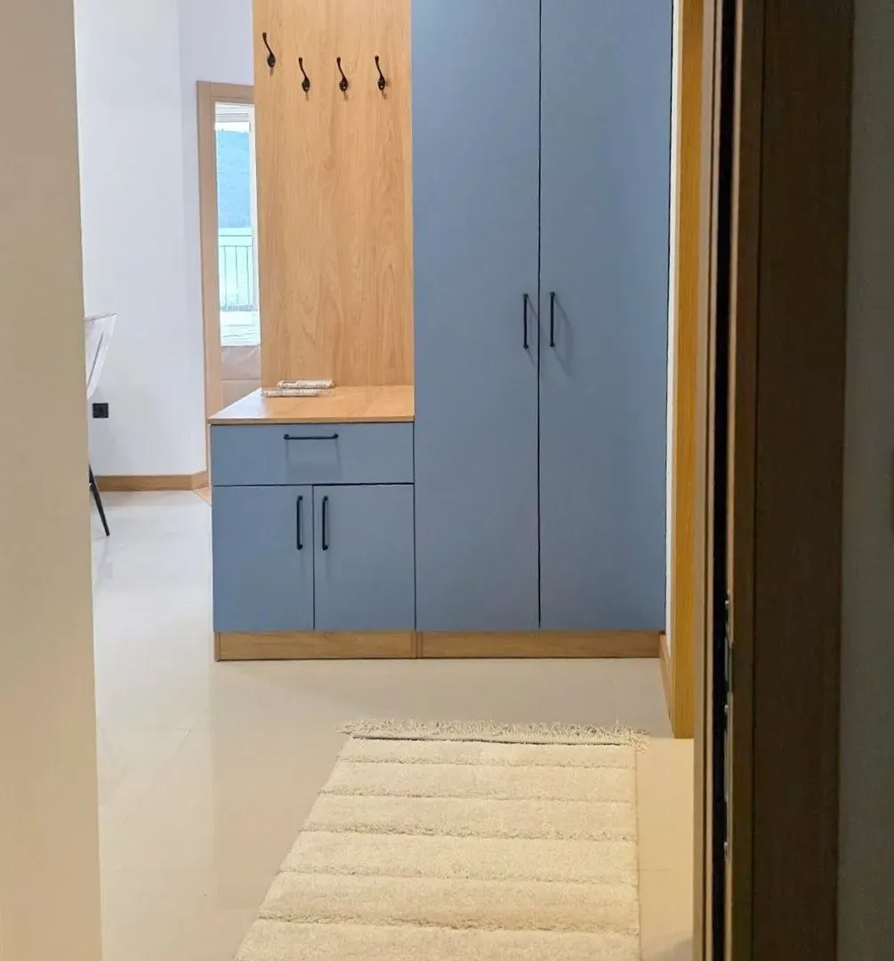 Izdavanje, dvosoban stan, 66m², Kumbor, Herceg Novi