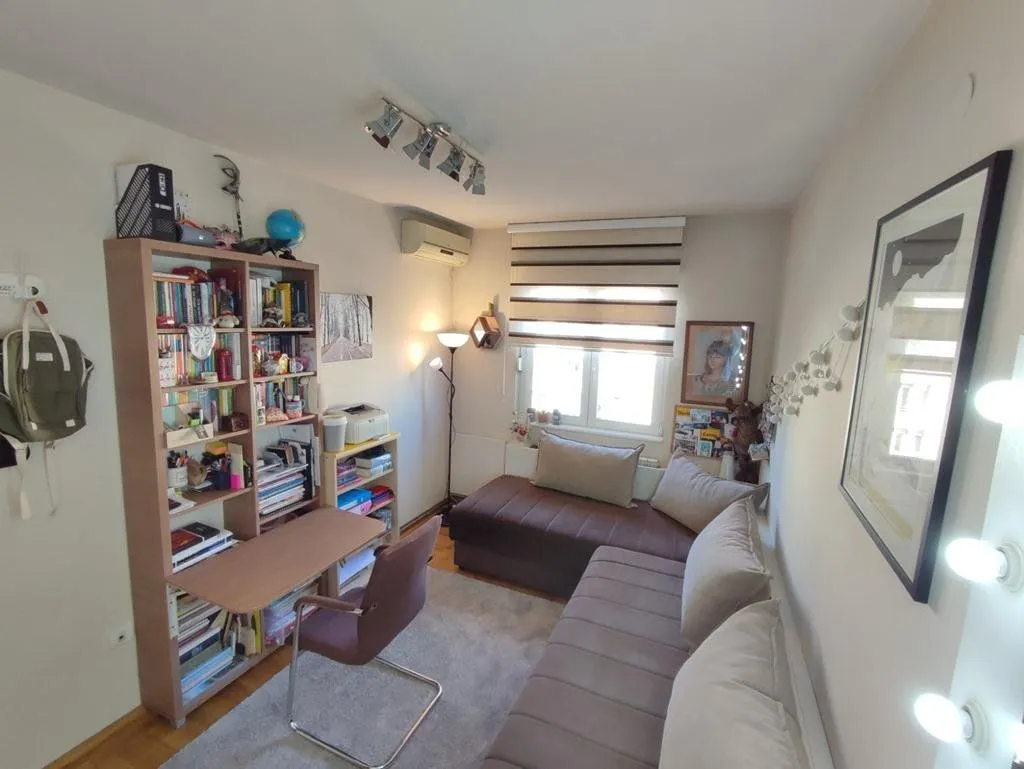 Izdavanje, dvosoban stan, 80m², Stari Aerodrom, Podgorica