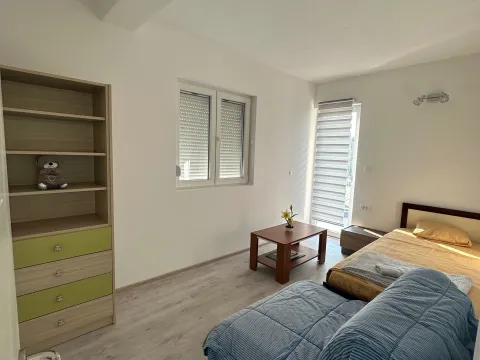 Izdavanje, trosoban stan, 100m², Kavač, Kotor - image 7