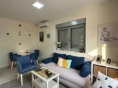 Izdavanje, jednosoban stan, 48m², Tivat, Crna Gora - image 12