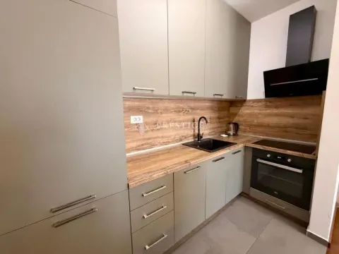 Modern and tidy kitchen with built-in appliances and cabinetry. - image 6
