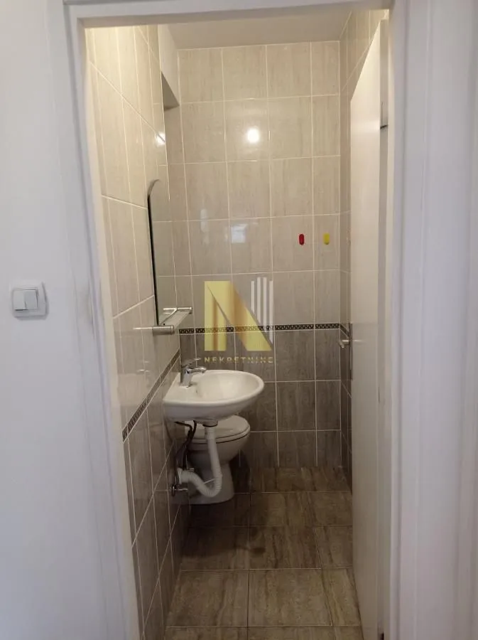 Izdavanje, trosoban stan, 82m², Centar, Novi Sad