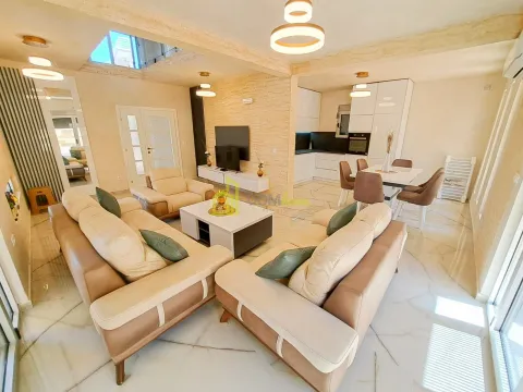 Izdavanje, kuća, 170m², Bar, Crna Gora - image 3