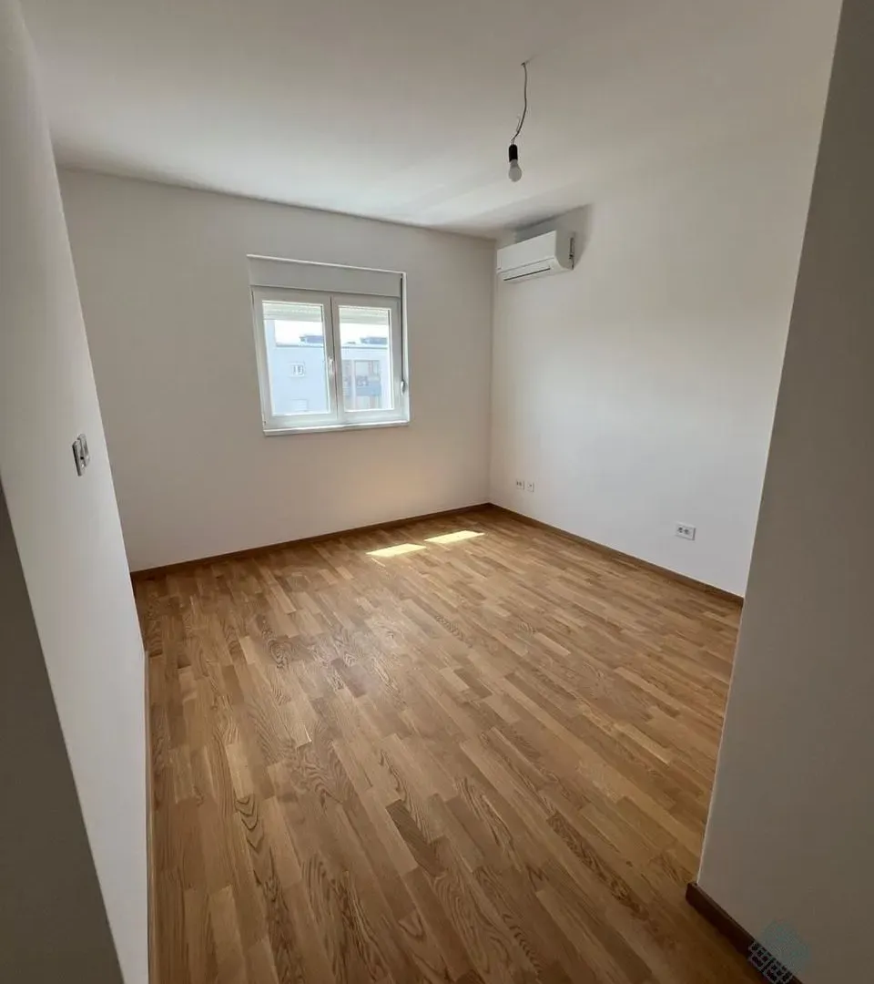 Prodaja, trosoban stan, 104m², Stari Aerodrom, Podgorica