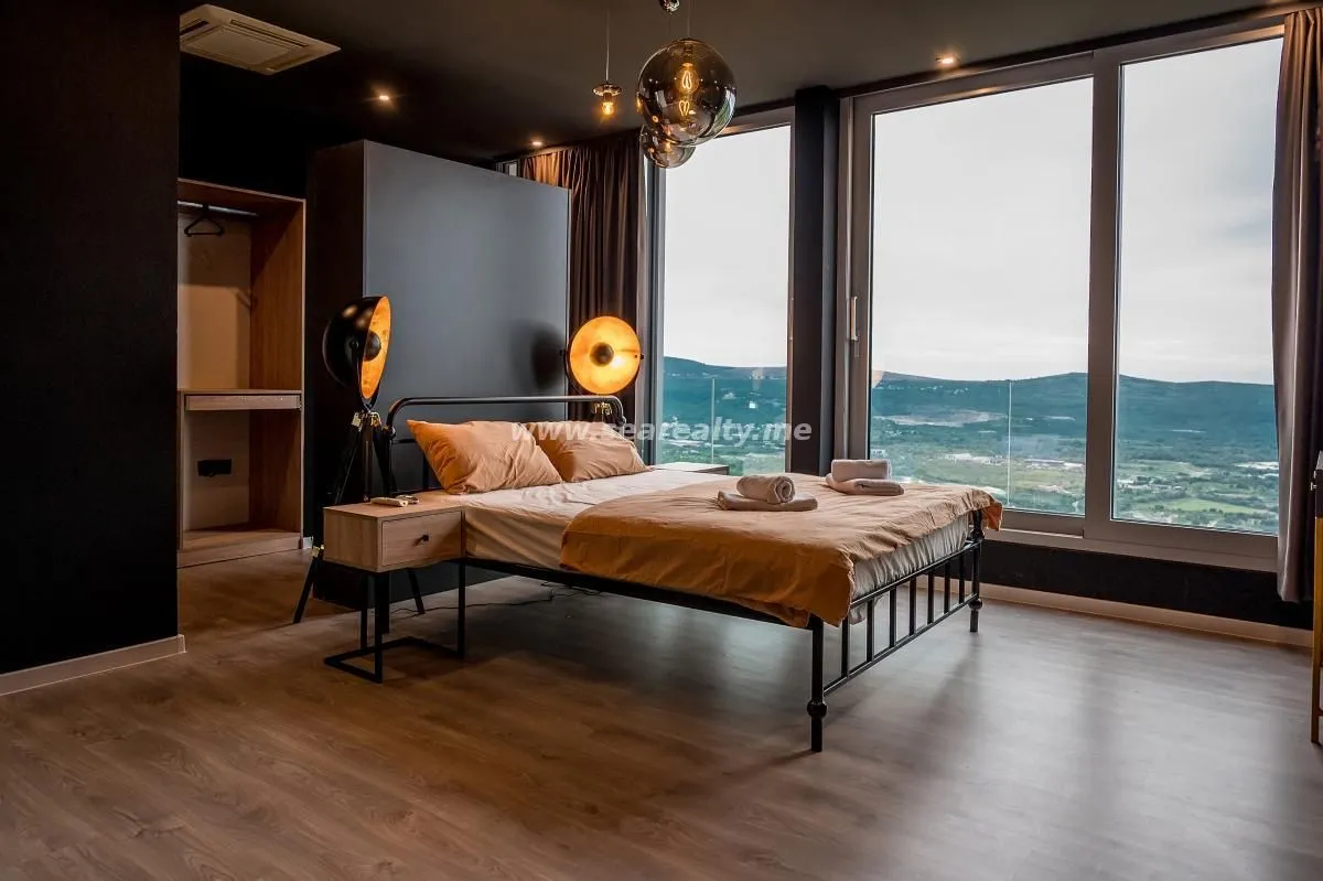 Prodaja, kuća, 280m², Tivat, Crna Gora