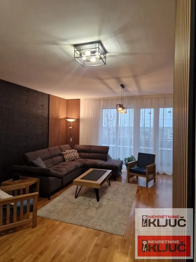 Prodaja, četvorosoban stan, 98m², Petrovaradin, Novi Sad