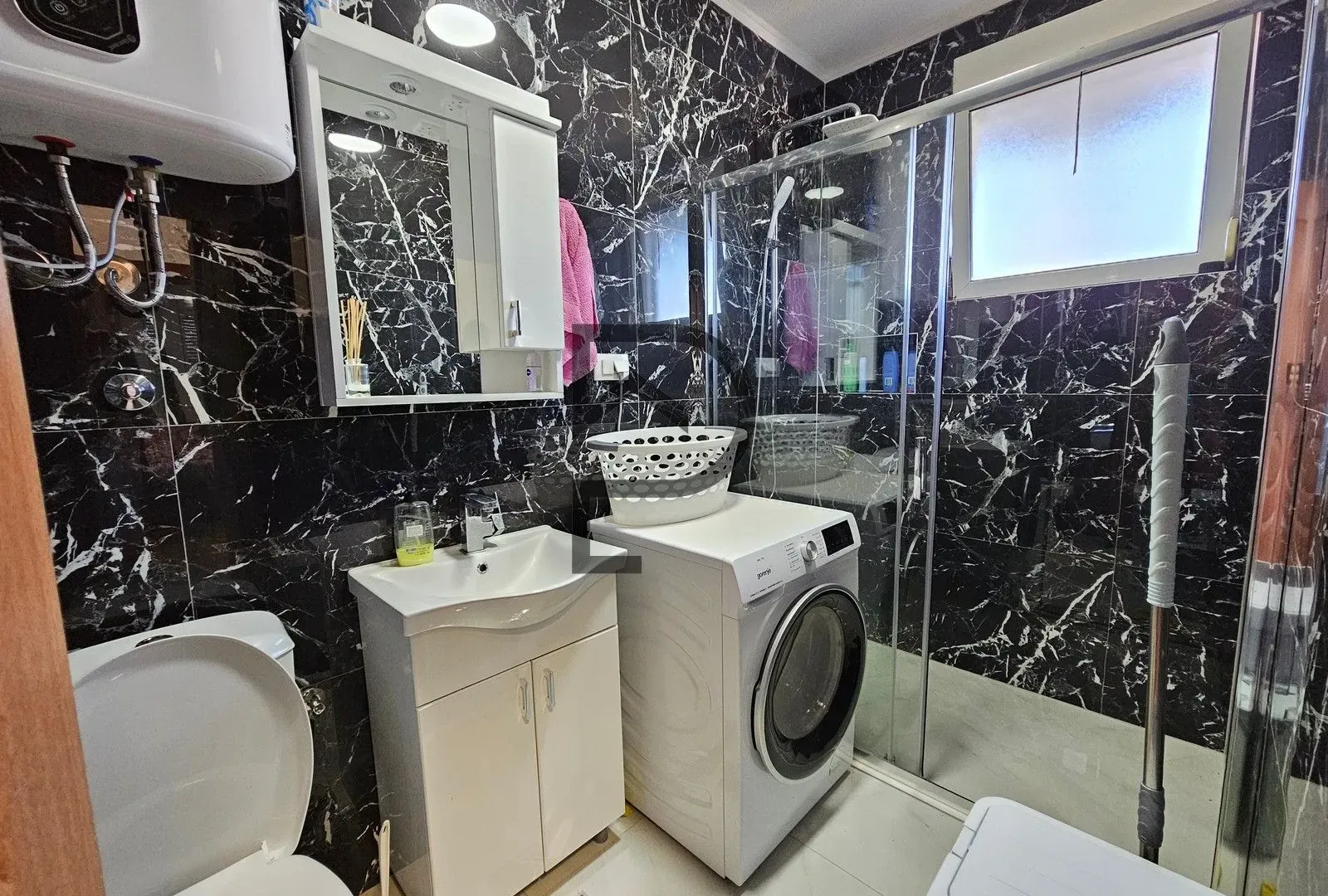 Izdavanje, dvosoban stan, 91m², Gornja Gorica, Podgorica