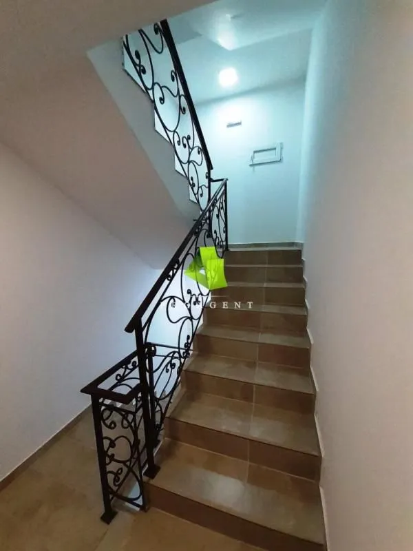 Izdavanje, poslovni prostor, 305m², Medijana, Niš