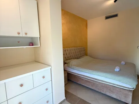 Prodaja, jednosoban stan, 74m², Dobrota, Kotor - image 9