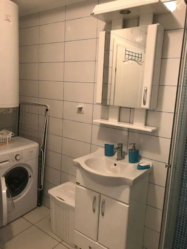 Izdavanje, jednosoban stan, 38m², Đenovići, Herceg Novi