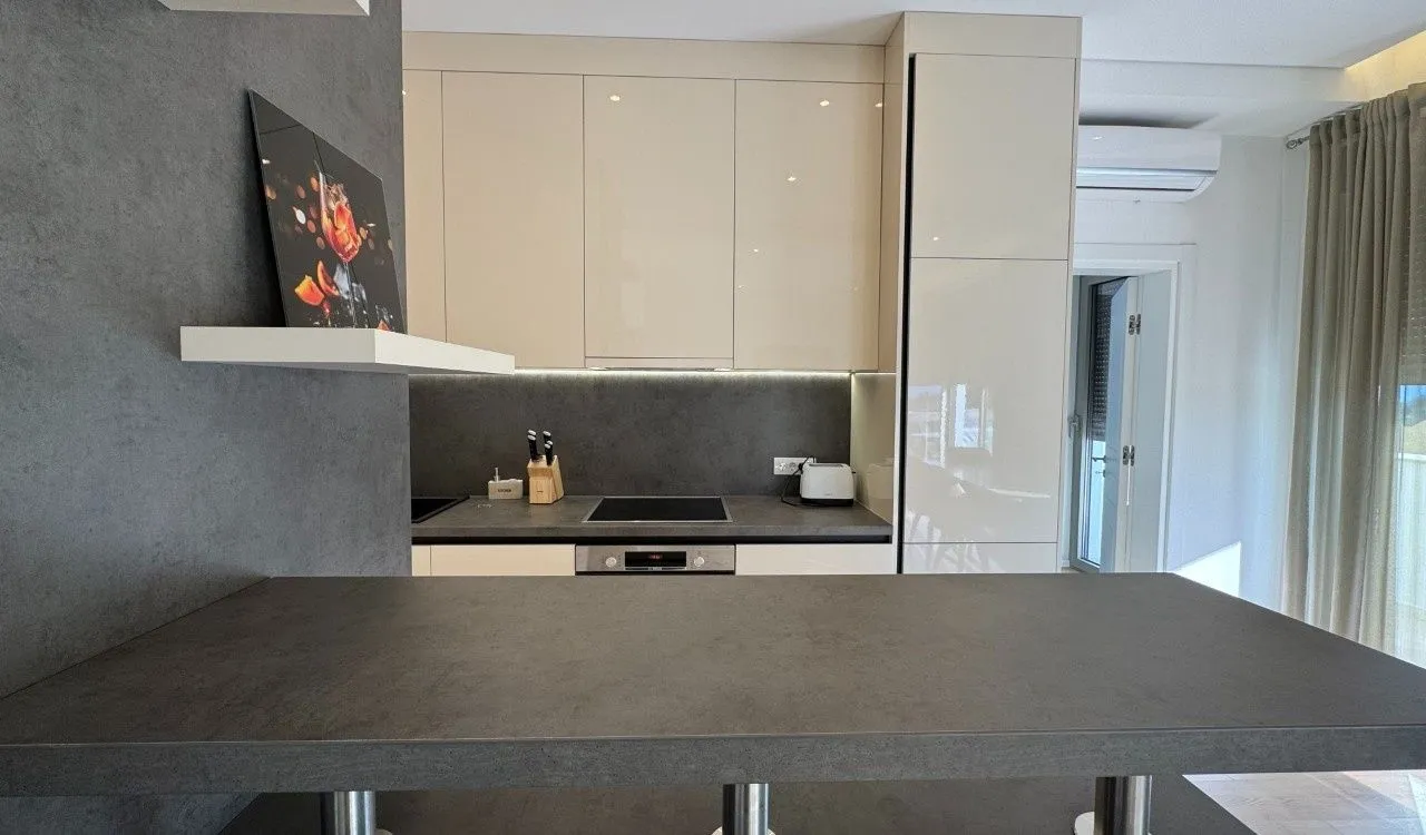Prodaja, dvosoban stan, 90m², Tivat, Crna Gora