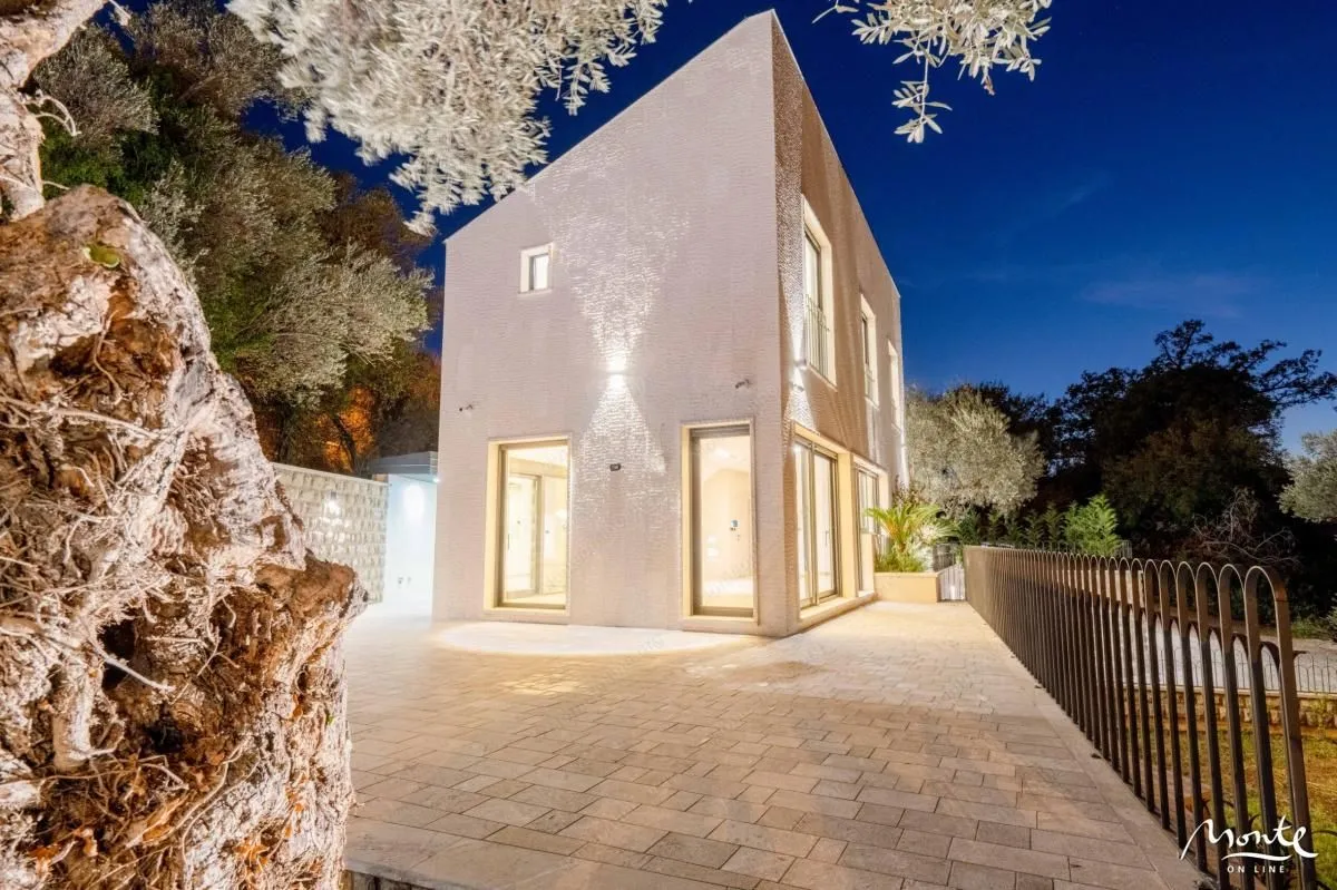 Sale, house, 240m², Kamenovo, Budva