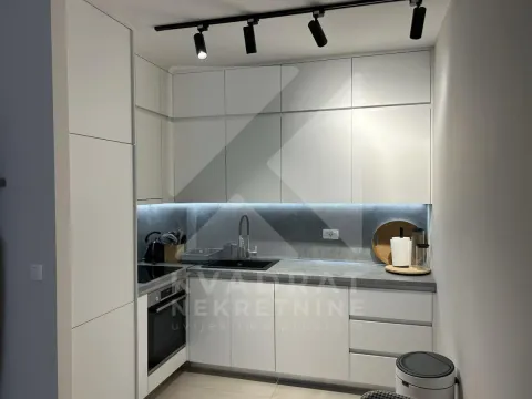 Izdavanje, jednosoban stan, 48m², New City, Podgorica - image 6