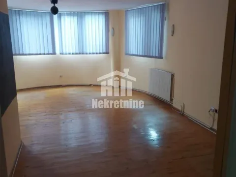 Izdavanje, kuća, 180m², Čukarica, Beograd - image 1
