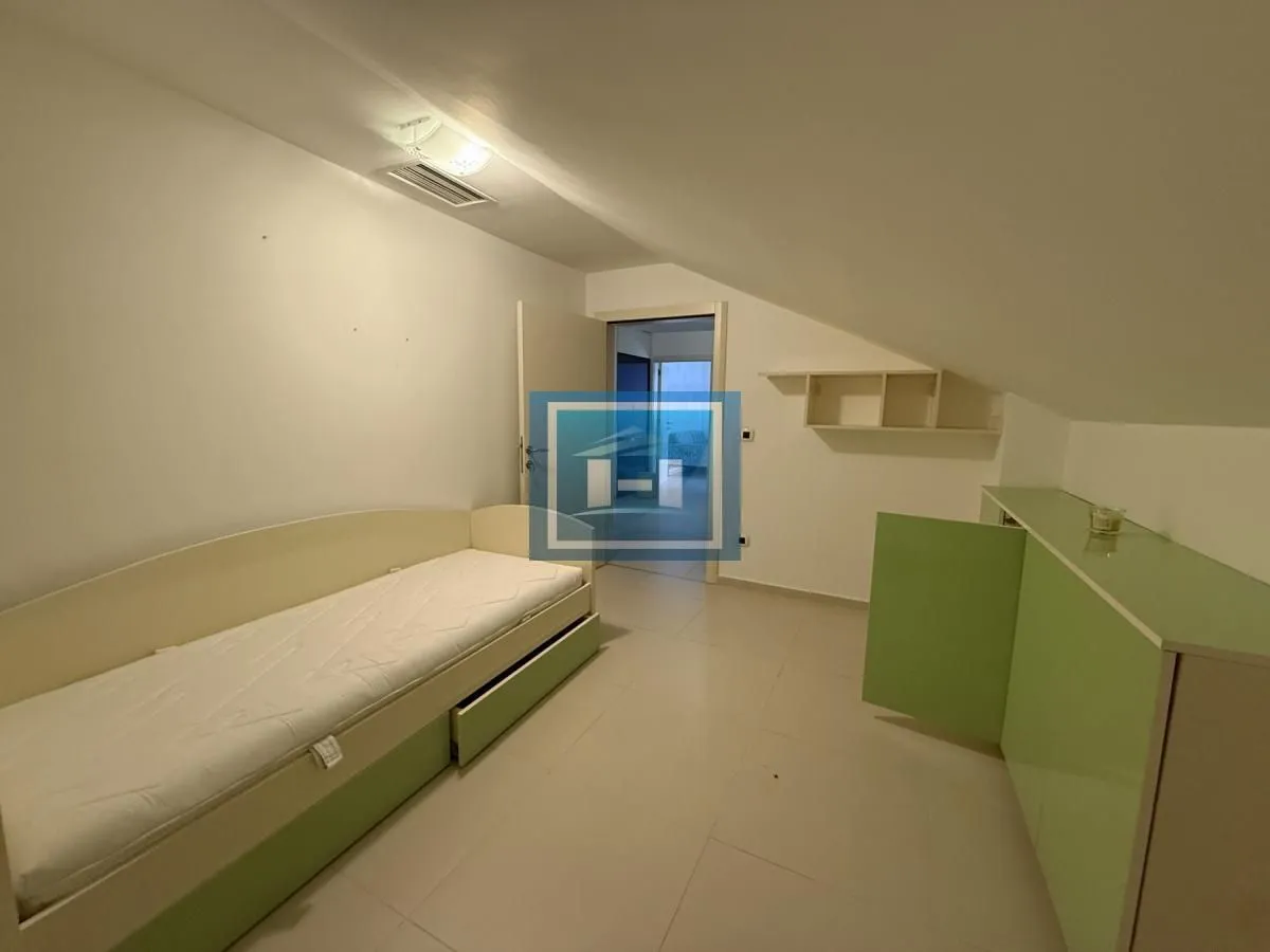 Prodaja, trosoban stan, 105m², Centar, Jagodina