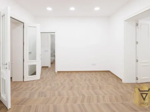 Izdavanje, četvorosoban stan, 121m², Stari Grad, Beograd - image 11