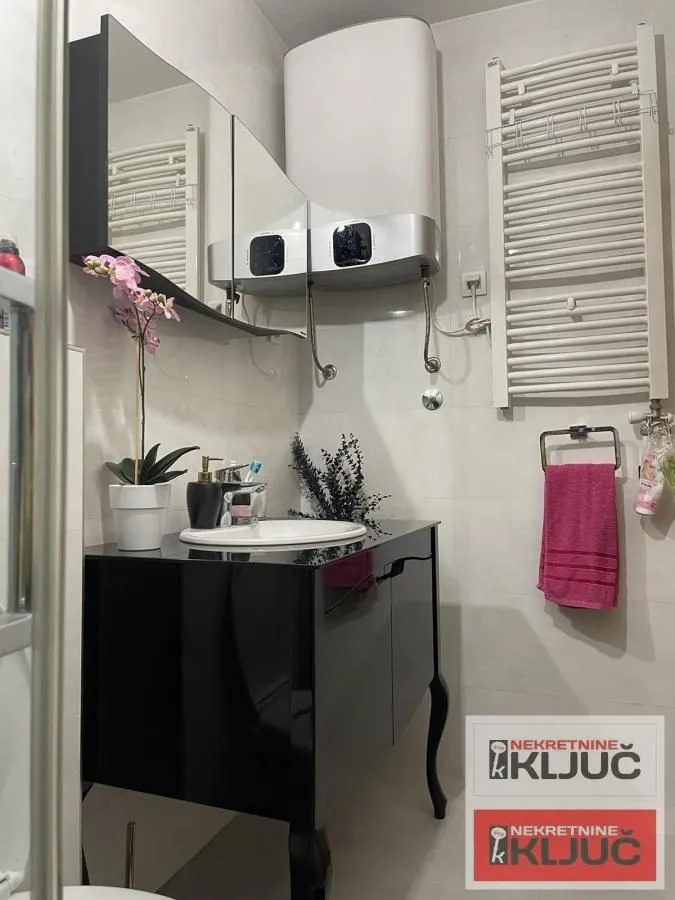 Prodaja, četvorosoban stan, 124m², Grbavica, Novi Sad Sve Podlokacije