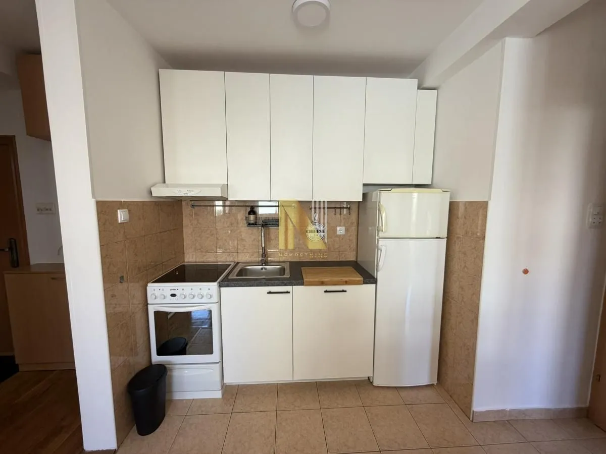 Izdavanje, dvosoban stan, 41m², Sajmište, Novi Sad
