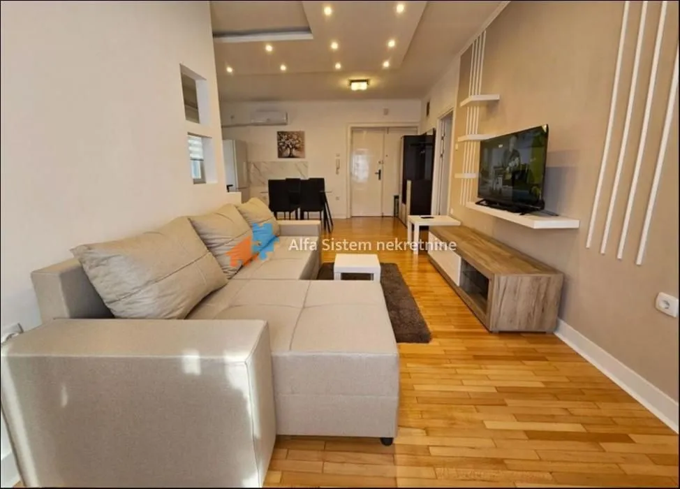 Rent, three bedroom apartment, 61m², Južni Bulevar, Vračar Sve Podlokacije