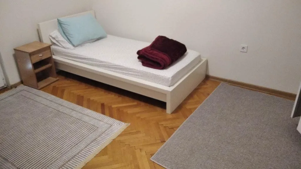 Izdavanje, dvosoban stan, 84m², Centar, Podgorica