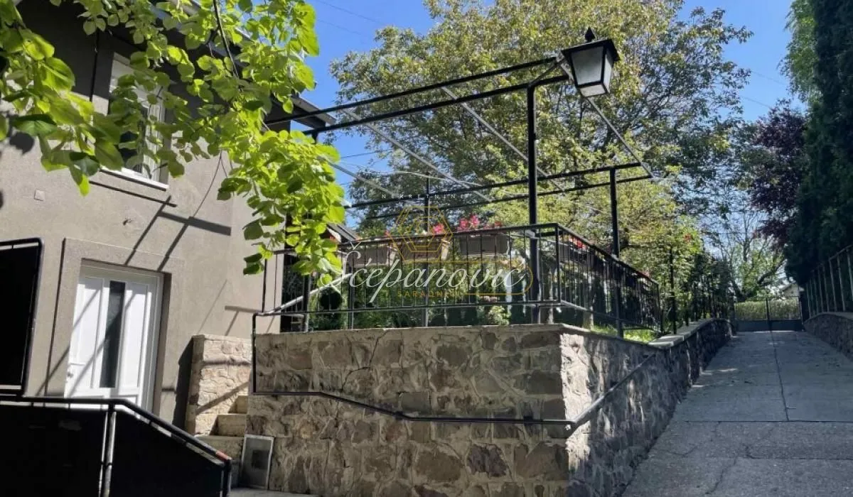Prodaja, kuća, 280m², Sremska Kamenica, Petrovaradin
