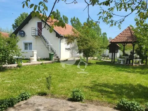 Kuća in Centar Sve Podlokacije