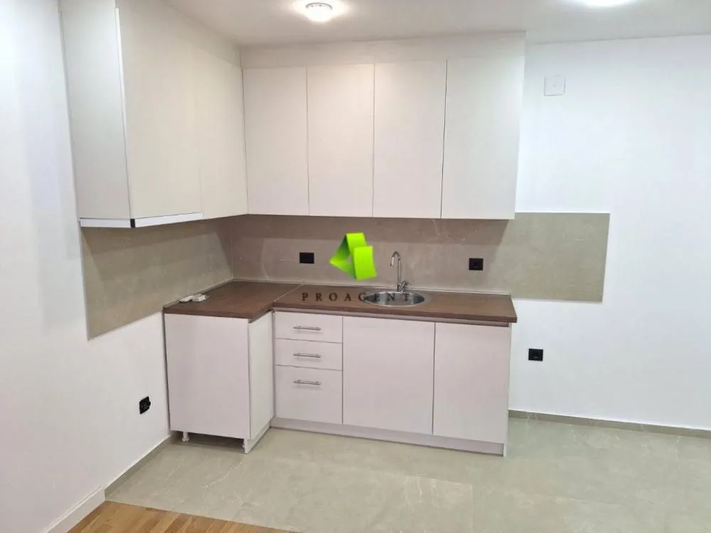 Rent, office space, 50m², Medijana, Niš