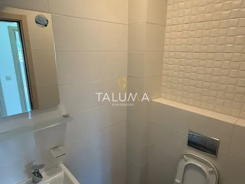 Rent, two bedroom apartment, 70m², City Kvart, Podgorica - image 9