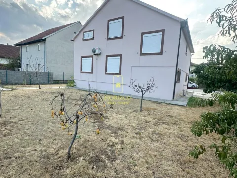 Prodaja, kuća, 191m², Tološi, Podgorica - image 12