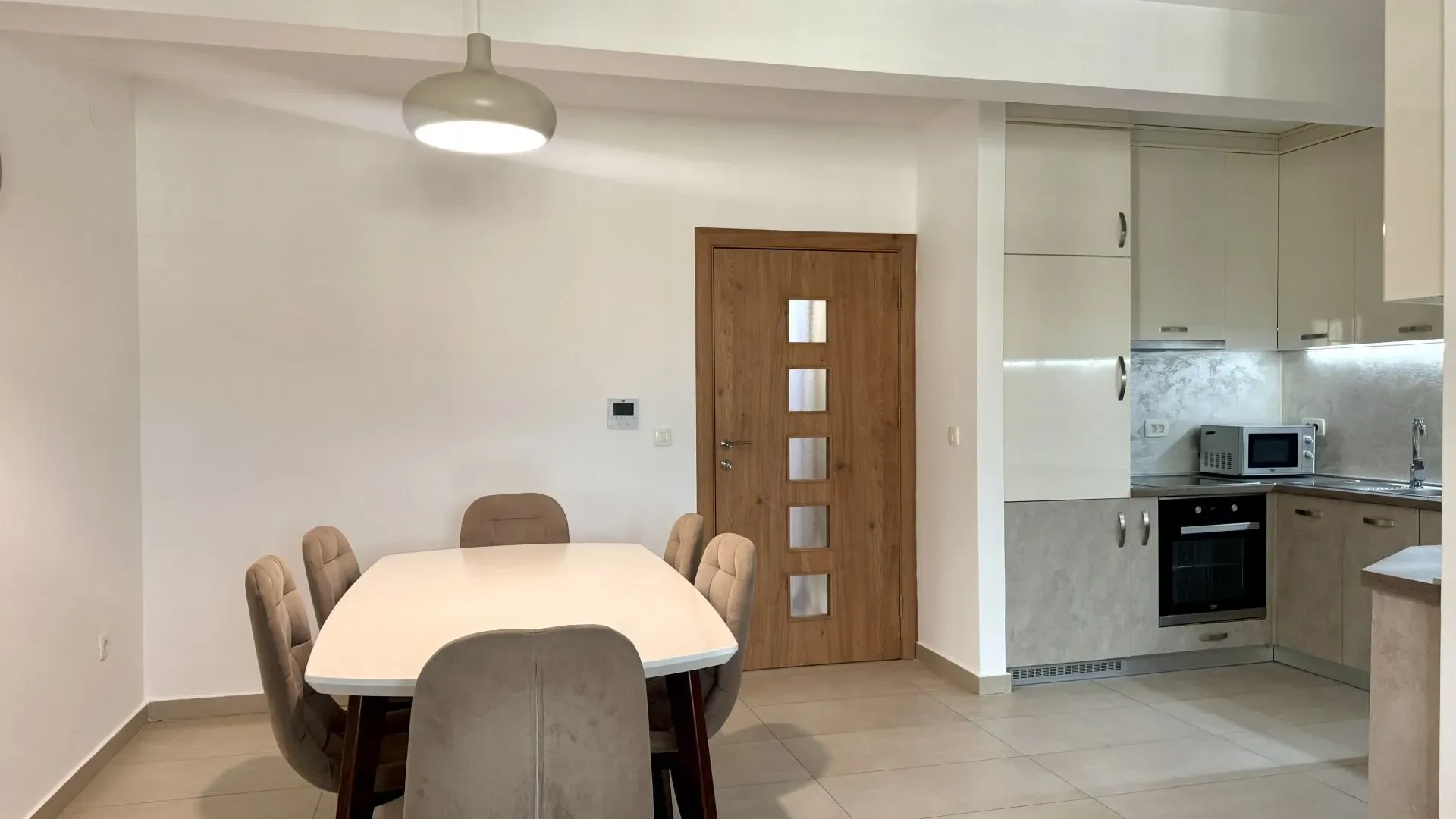 Rent, three bedroom apartment, 86m², Kalimanj, Tivat