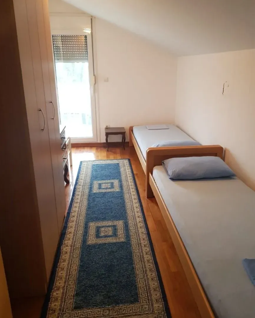 Izdavanje, trosoban stan, 92m², Slovenska Plaža, Budva