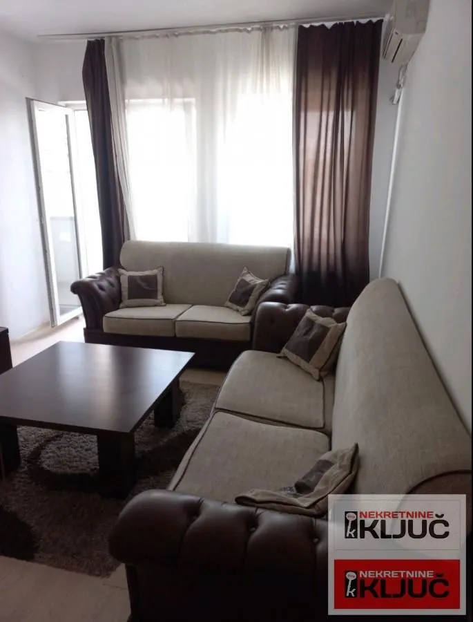 Izdavanje, dvosoban stan, 61m², Centar, Novi Sad