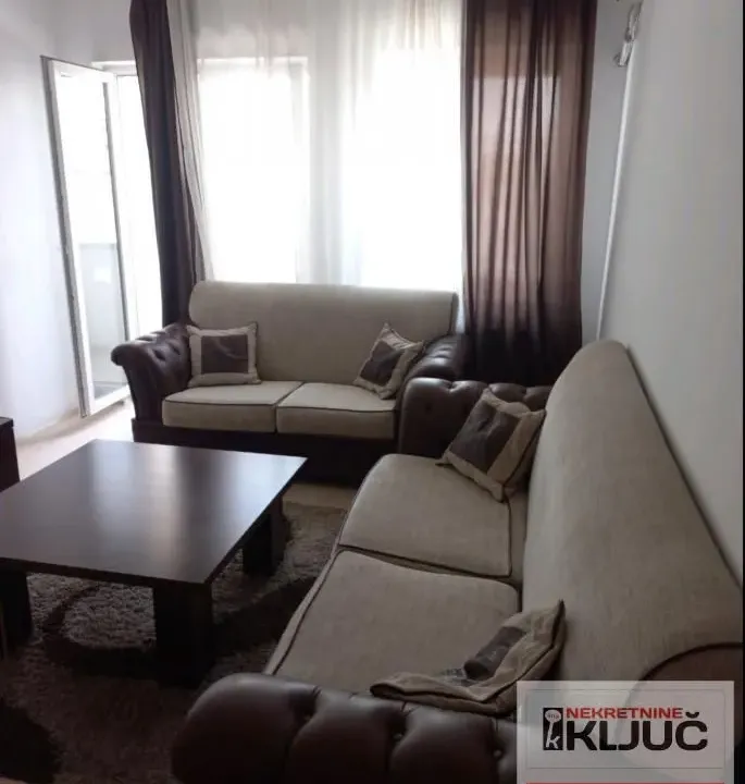 Izdavanje, dvosoban stan, 61m², Centar, Novi Sad