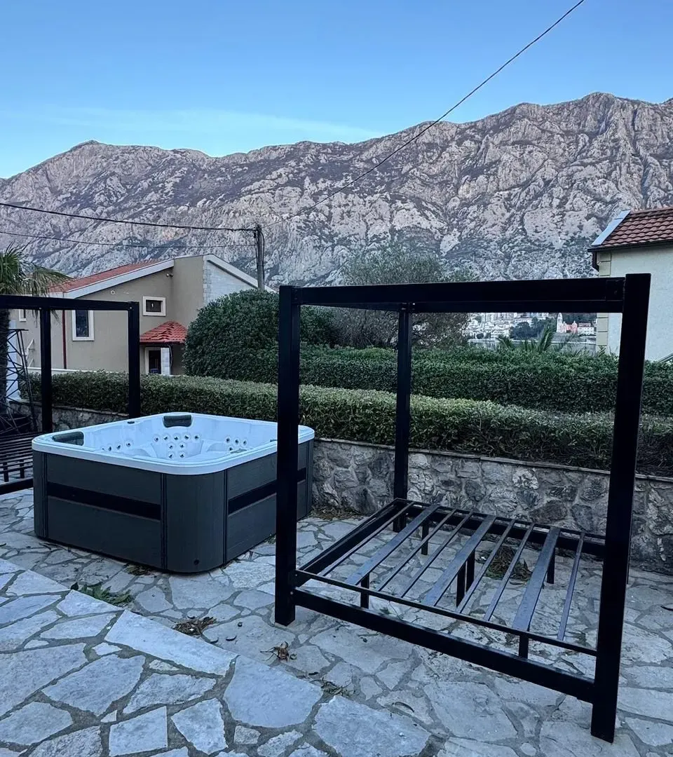 Sale, three bedroom apartment, 110m², Prčanj, Kotor