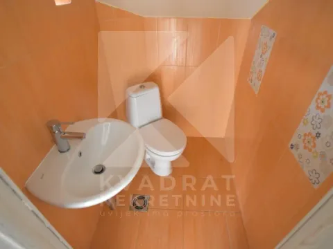 Izdavanje, kuća, 370m², Zagorič, Podgorica - image 15