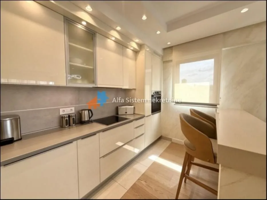 Rent, four bedroom apartment, 122m², Savski Venac, Beograd