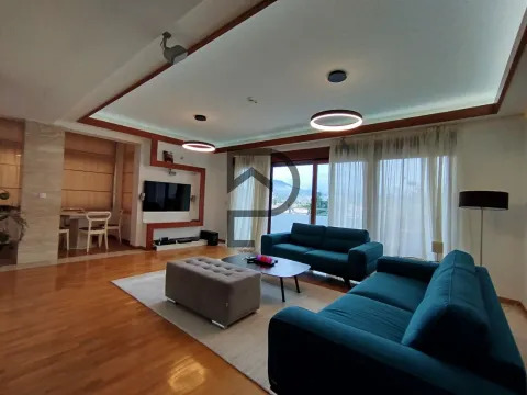 Izdavanje, stan, 155m², Gorica C, Podgorica