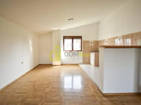 Izdavanje, kuća, 85m², Stari Aerodrom, Podgorica - image 8