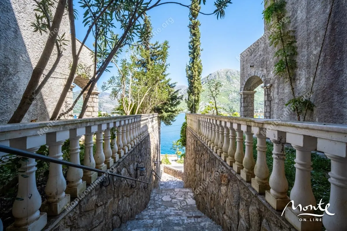 Prodaja, dvosoban stan, 92m², Kostanjica, Kotor