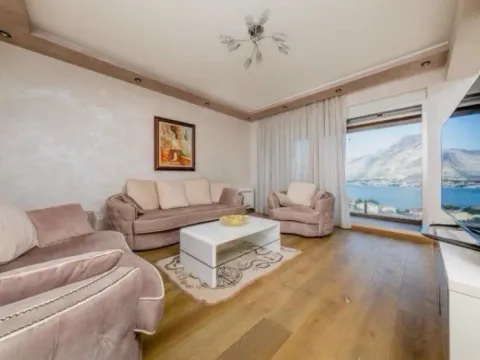 Izdavanje, dvosoban stan, 82m2, Škaljari, Kotor