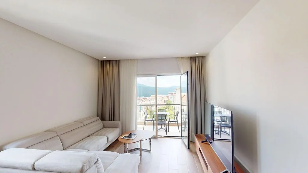 Prodaja, dvosoban stan, 61m², Tivat, Crna Gora
