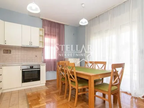 Izdavanje, kuća, 120m², Tološi, Podgorica - image 12