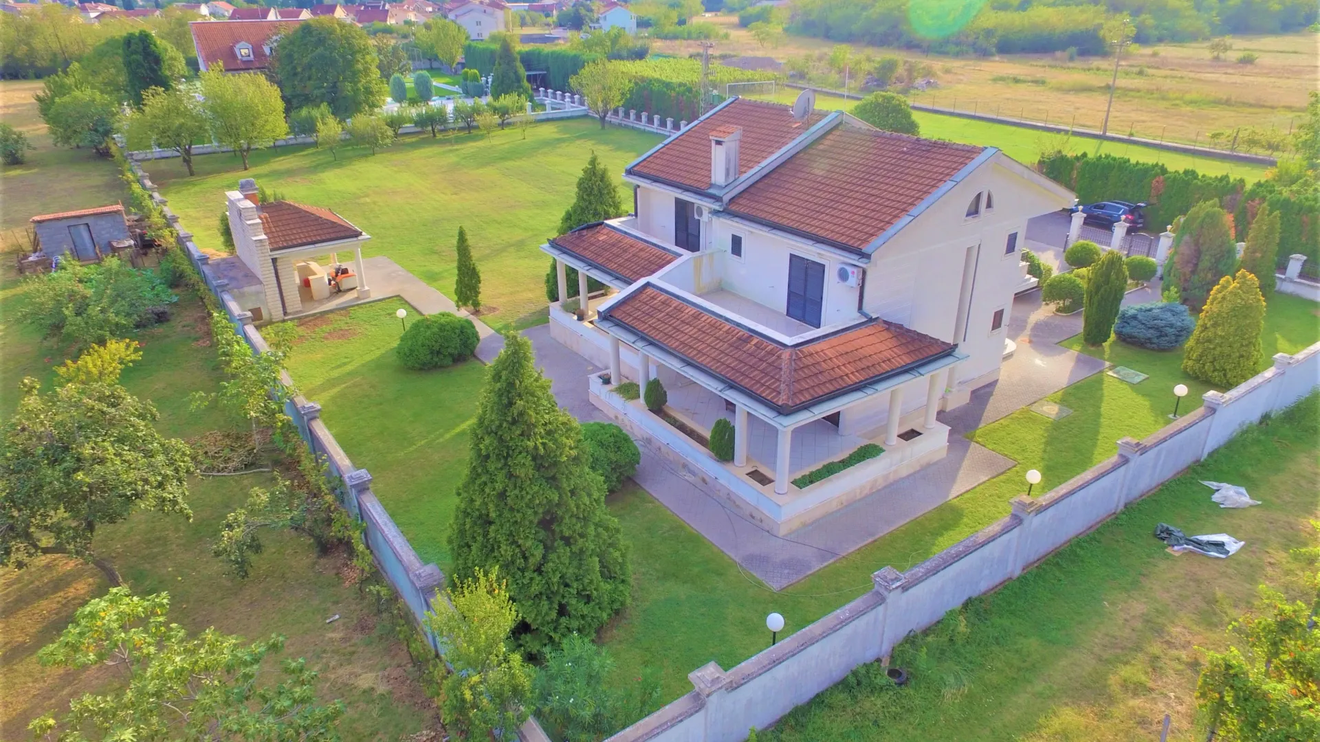 Sale, house, 308m², Tološi, Podgorica